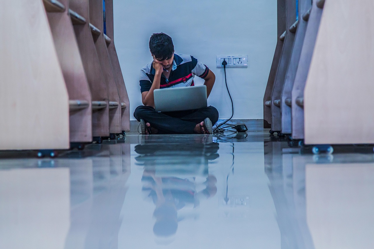留学生回国求职，优势与困境并存，如何破